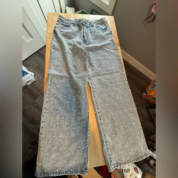 NWT Blank NYC Light Blue Wide Leg Jeans with Pearl Details on front and back - Picture 2 of 12